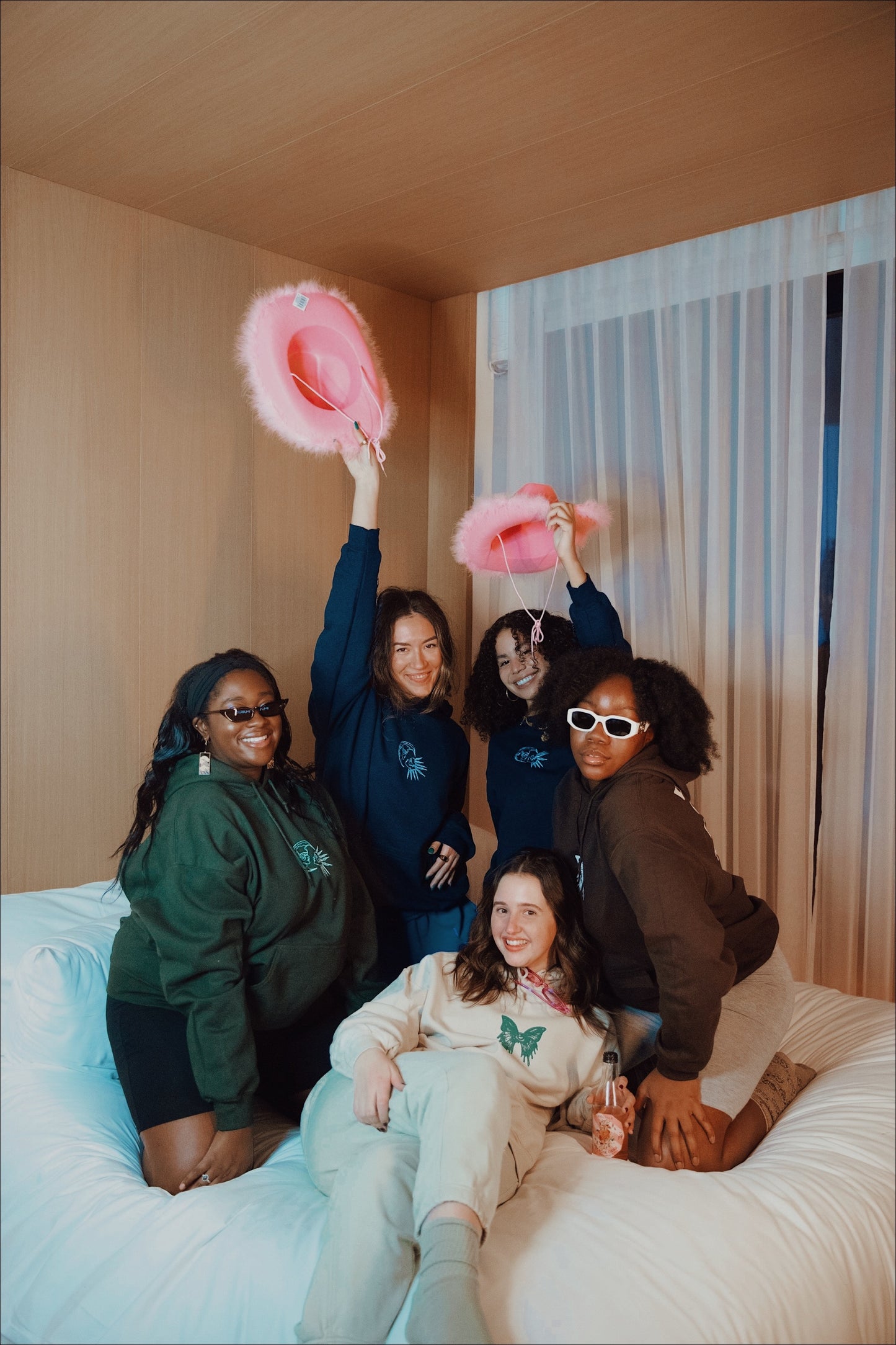 THE CREAM SWEATSHIRT